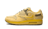 Világossárga Nike Air Max 1 Travis Scott Cactus Jack cipő fordított Swoosh logóval.