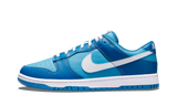 Nike Dunk Low Dark Marina Blue cipő kék bőr felsőrésszel és fehér Swoosh-szal.