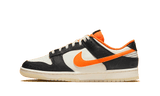Nike Dunk Low Halloween cipő fehér, fekete és narancssárga színben.