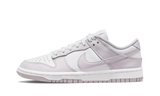 Nike Dunk Low Light Violet női cipő fehér bőr felsőrésszel és világoslila részletekkel.