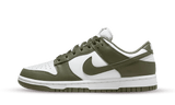 Nike Dunk Low Medium Olive női cipő fehér és olívazöld színben.