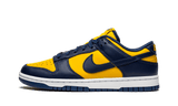 Nike Dunk Low Michigan cipő sárga és sötétkék színben.