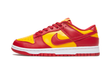 Nike Dunk Low Midas Gold cipő piros és arany színben.