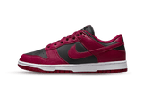 Nike Dunk Low Next Nature sötétvörös és fekete bőr cipő.