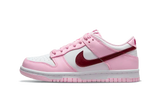 Nike Dunk Low Pink Foam Dark Beetroot cipő fehér, rózsaszín és bordó színben.