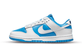 Fehér és kék Nike Dunk Low Reverse UNC cipő fehér swoosh-szal.