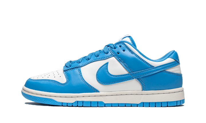 Nike Dunk Low University Blue UNC cipő fehér és kék színben.